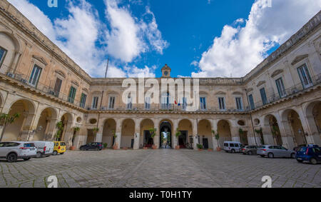 LECCE, Apulien, Italien - Palazzo della Provincia (Palast der Provinz) - Palazzo dei Celestini (Celestines Palast) in die alte Barockstadt. Region Apulien Stockfoto