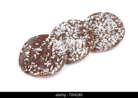 Paar Chocolate Chip Cookies mit Kokosraspeln isoliert auf weißem Stockfoto