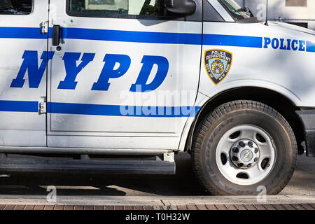 New York, USA - Juli 01, 2018: Schließen Sie herauf Bild einer NYPD geparktes Fahrzeug auf einer Straße von Manhattan. Stockfoto