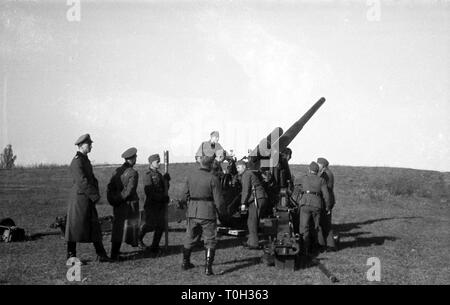 Wehrmacht Heer Schwere Kanone s.K 18 10 cm (10,5 cm) - Deutsche Armee Schwere Kanone sK 18 10 cm (10,5 cm) Stockfoto