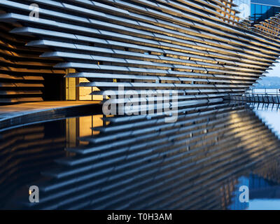 V&A Dundee Design Museum von Kengo Kuma am Flußufer Esplanade Dundee Schottland konzipiert Stockfoto