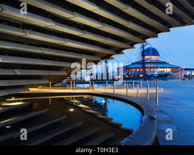 V&A Dundee design museum und RRS Discovery Museum Schiff am Flußufer Esplanade Dundee Schottland Stockfoto