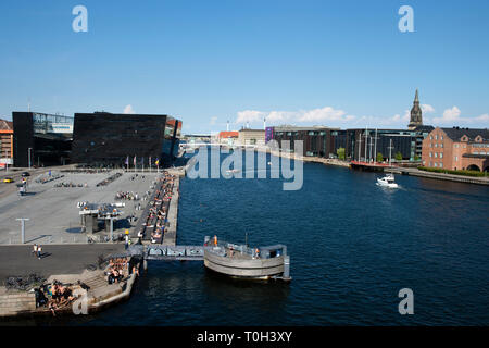 Dänemark, Kopenhagen, Stadtbild und Black Diamond vom Dach der Blox Gebäude Stockfoto