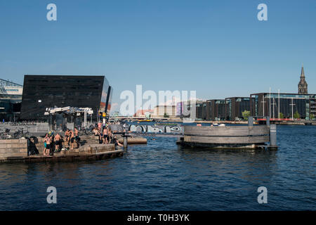 Dänemark, Kopenhagen, Stadtbild und Black Diamond aus der Blox Gebäude Stockfoto