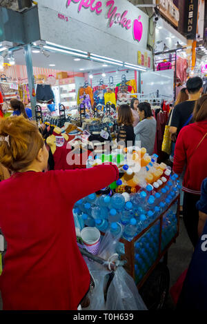 Trinken Anbieter, Pratunam Markt, Ratchathewi, Bangkok, Thailand Stockfoto