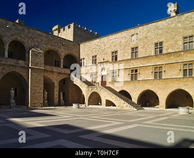 Mittelalterliche Palast der Großmeister der Ritter von Rhodos, auch bekannt als die Kastello. Stockfoto