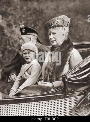 Alter Jahrgang 1900s Bild von Prinzessin Elizabeth mit Großeltern Stockfoto
