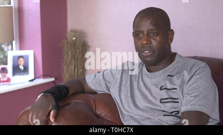 Screengrab von PA Video Der ehemalige Fußballer Lenny Johnrose genommen. Stockfoto
