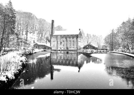 Schnee an der Gibson Mühle, Hardcastle Crags, Hebden Bridge, Calderdale, West Yorkshire Stockfoto