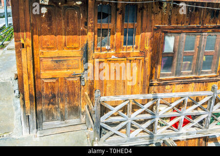 Geschlossene Tür, mukhba Dorf, Harsil, Uttarakhand, Indien, Asien Stockfoto