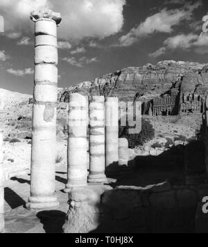 Geographie/Reisen, Jordanien, Petra, nabatäische Stadt, der römischen Straße, Spalte, 1964, Additional-Rights - Clearance-Info - Not-Available Stockfoto