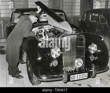 Verkehr/Transport, Auto, Fahrzeug Varianten, Rolls-Royce, version Phantom, Chauffeur, öffnen Sie die Motorhaube, Großbritannien, circa 1950, Additional-Rights - Clearance-Info - Not-Available Stockfoto