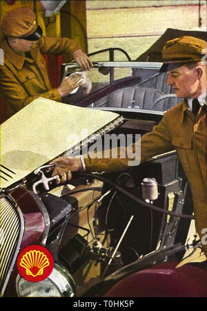 Verkehr/Transport, Auto, Tankstelle, Shell Tankstelle, Service, Tankstelle attendants in Uniform, Deutschland, ca. 1937,- Additional-Rights Clearance-Info - Not-Available Stockfoto