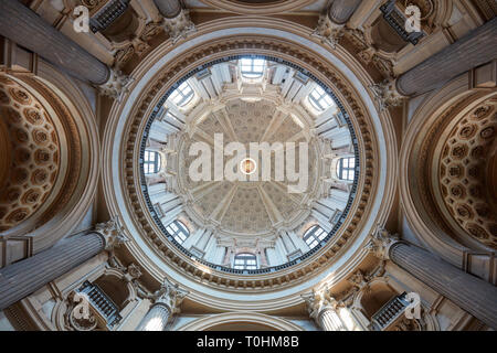 TURIN, Italien - 21 AUGUST 2017: Superga Basilika barocken Kuppel Innenraum, Low Angle View in Turin, Italien Stockfoto