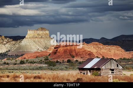 Alte Holzhütte in der Wüste von Utah, USA Stockfoto