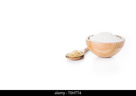 Weißer Reis Mehl in eine Schüssel auf weißem Hintergrund. Copyspace Stockfoto
