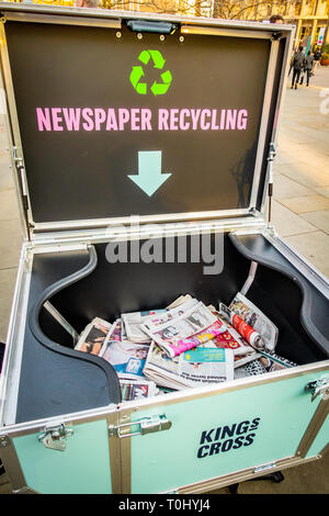 Die städtische Pfeil Cargo Bike mit dem Cargo Deckel öffnen, bereit für das Recycling von Zeitungen in der Nähe von Kings Cross Station in London, England Stockfoto