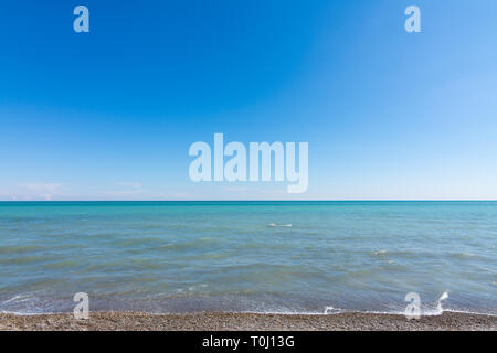 Blauer Himmel über den Lake Michigan. Racine, Wisconsin, USA Stockfoto