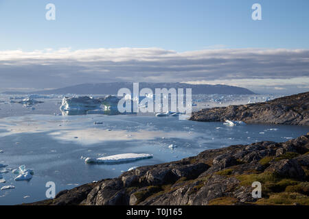 Küste und Eisberge in Rodebay, Grönland Stockfoto