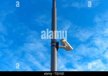 Moderne Sicherheit CCTV Kamera mit Kopie Raum Stockfoto