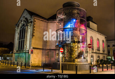 DUBLIN, Irland - 17. Februar 2017 - Die Kirche die Bar und das Restaurant am Abend. Im Herzen von Dublin Stockfoto