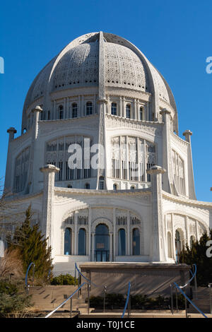 Morgen Sonnenlicht erhellt das Äußere eines Haus der Anbetung. Stockfoto