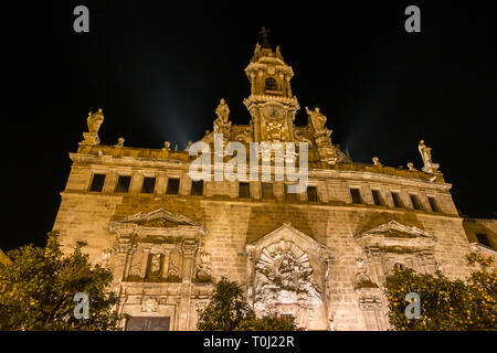 VALENCIA, Spanien - 24. Februar: Royal Pfarrkirche St. John in der Nacht in Valencia Spanien am 24. Februar 2019 Stockfoto