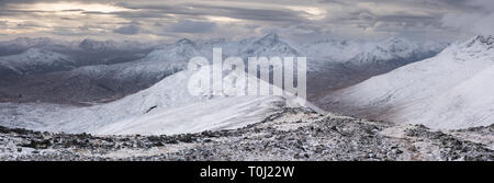 Winterliche Panorama der Grey Corries und Mamores, Schottland Stockfoto