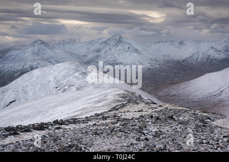 Winterliche Panorama der Grey Corries und Mamores, Schottland Stockfoto