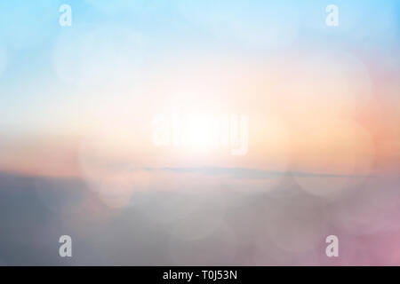 Abstract Double Exposure von unscharfen wunderschöne weiche Schönheit himmel landschaft Hintergrund und Ray flare Licht bokeh Glühbirne auf Reisen und Sommerurlaub Stockfoto