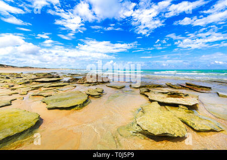 Sandstein Ufer am Cable Beach in Broome. Stockfoto