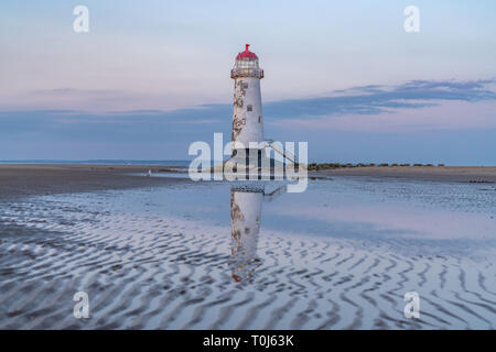 Abend an der Stelle, an der Leuchtturm in der Nähe von Ayr Talacre, Flintshire, Clwyd, Wales, Großbritannien Stockfoto