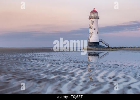 Abend an der Stelle, an der Leuchtturm in der Nähe von Ayr Talacre, Flintshire, Clwyd, Wales, Großbritannien Stockfoto