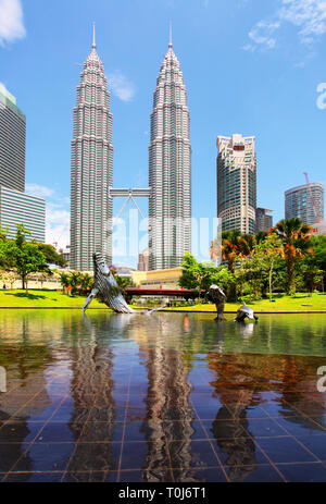 KUALA LUMPUR, MALAYSIA - Fasnacht 5: Petronas Towers am 5. Februar 2016 in Kuala Lumpur, Malaysia.Petronas Türmen ist das höchste Gebäude der Welt Stockfoto