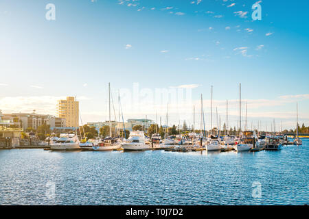 Adelaide, Südaustralien - 13. August 2017: Private Yachten in Patawalonga Yacht Haven in Glenelg angedockt an einem Tag. Stockfoto