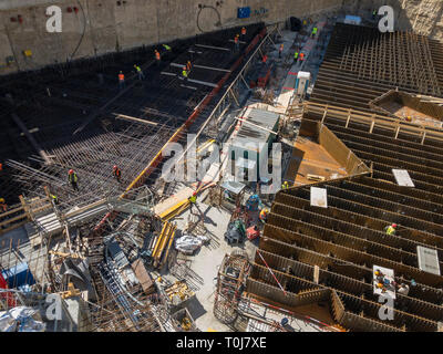 Baustellen, Grundlagen der Unipol Gruppe Hauptsitz, Torre Unipol, neue Wolkenkratzer in Mailand, Lombardei, Italien. Arbeitnehmer bei der Arbeit, neue Gebäude Stockfoto