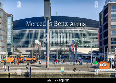 Mercedes Benz Arena, Mercedes-Benz, Mühlenstrasse, die Spree, Friedrich Grove, Berlin, Deutschland, Mercedes Benz Arena, Mercedes-Benz-Platz, Mueh Stockfoto