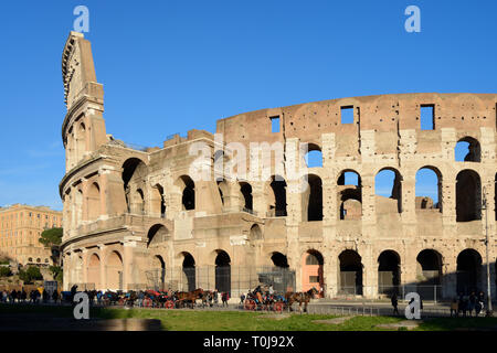 Kolosseum oder Coliseum, aka Flavischen Amphitheater (70-80 N.CHR.), Rom, Italien Stockfoto