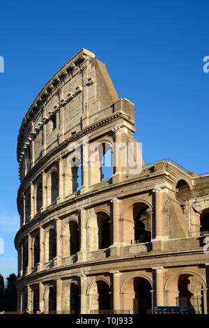 Kolosseum oder Coliseum, aka Flavischen Amphitheater (70-80 N.CHR.), Rom, Italien Stockfoto
