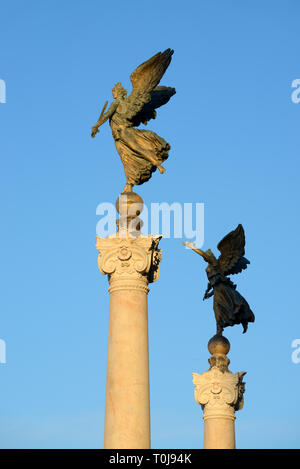 Winged Victory Statuen Vittorio Emanuele II-Denkmal, aka Il Vittorio oder Altar della Patria, eine nationalistische Denkmal und Symbol, Rom Italien Stockfoto