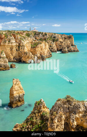 Algarve Portugal Ponta da Piedade Felsformationen mit Höhlen und Grotten mit dem Boot Touren von Lagos Algarve Portugal EU Europa besucht. Stockfoto