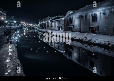 Die berühmten Canal in Otaru, Hokkaido, Japan. Im Winter getroffen, diese Aufnahme zeigt die Schnee und Eis mit diesem berühmten Ort. Stockfoto