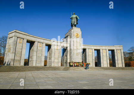 Sowjetische Denkmal, Straße des 17. Juni, Zoo, Berlin, Deutschland, Sowjetisches Ehrenmal, Straße des 17. Juni, Tiergarten, Deutschland Stockfoto