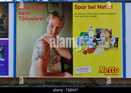 Werbetafel, Net, Berlin, Deutschland, Werbetafel, Netto, Deutschland Stockfoto