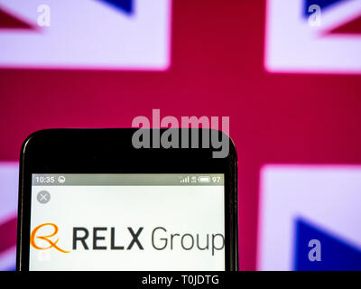 RELX plc Firmenlogo auf dem Smartphone angezeigt. Stockfoto