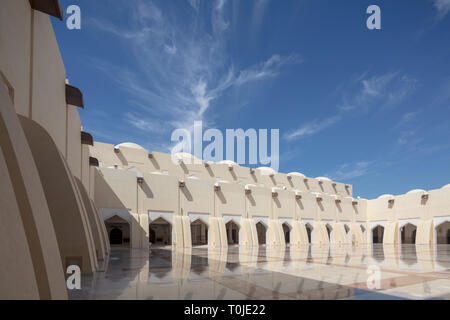 Hof, Imam Muhammad ibn Abd al-Wahhab Moschee, Doha (Katar State Mosque). Stockfoto