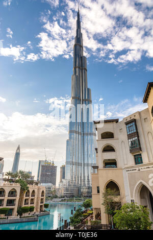 Blick auf das höchste Gebäude der Welt - Burj Khalifa in Dubai Downtown Stockfoto