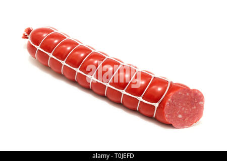 Schneiden Sie ein Stück gekochtes geräucherte Wurst isoliert auf weißem Stockfoto