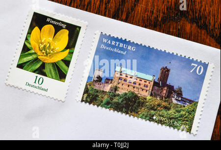 Deutsche Briefmarken 70 Cent und 10 Cent, symbolische Foto Portoerhöhung, Deutsche Briefmarken 70 Cent und 10 Cent, Symbolfoto Portoerhöhung Stockfoto