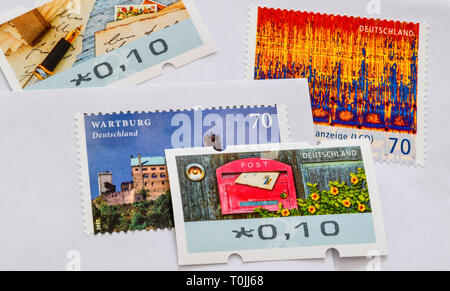 Deutsche Briefmarken 70 Cent und 10 Cent, symbolische Foto Portoerhöhung, Deutsche Briefmarken 70 Cent und 10 Cent, Symbolfoto Portoerhöhung Stockfoto